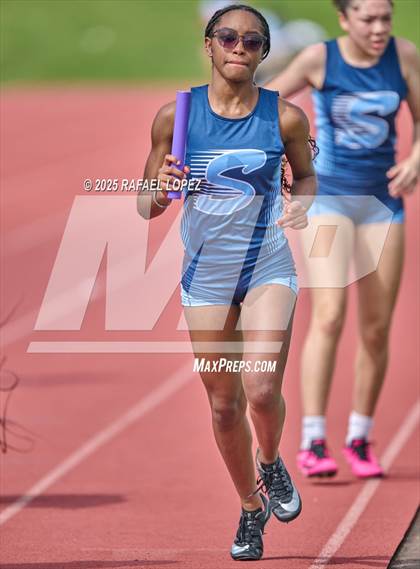 Thumbnail 1 in Dave Bethany Relays (4x400M) photogallery.