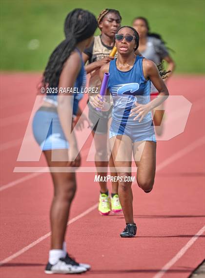 Thumbnail 1 in Dave Bethany Relays (4x400M) photogallery.