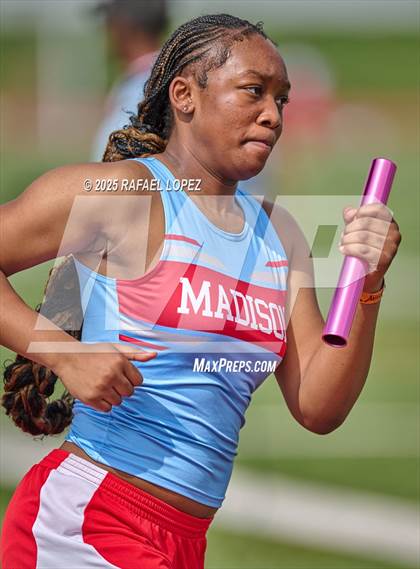 Thumbnail 3 in Dave Bethany Relays (4x400M) photogallery.
