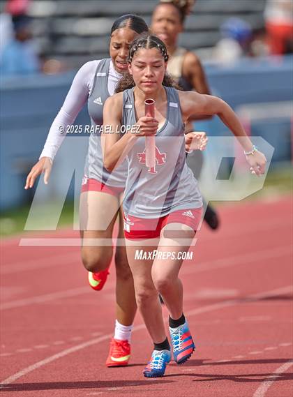 Thumbnail 2 in Dave Bethany Relays (4x400M) photogallery.