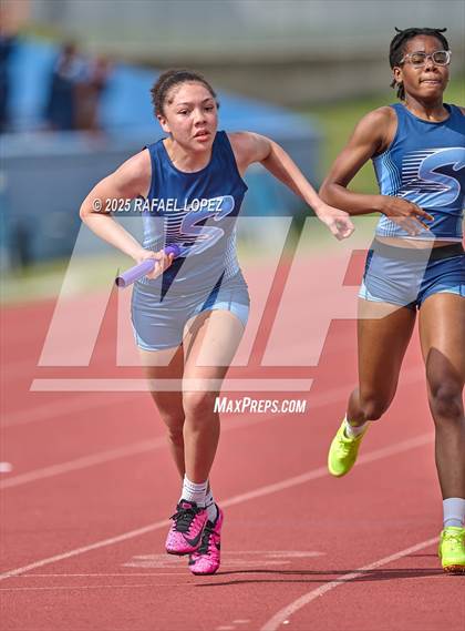 Thumbnail 1 in Dave Bethany Relays (4x400M) photogallery.