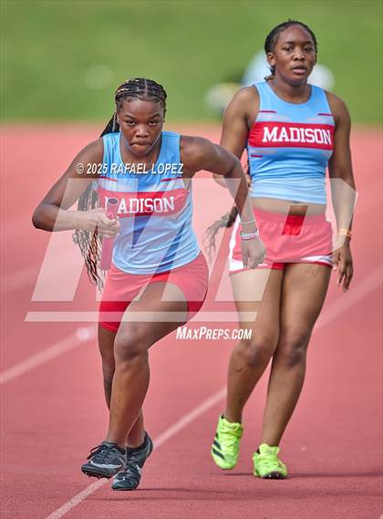 Thumbnail 2 in Dave Bethany Relays (4x400M) photogallery.