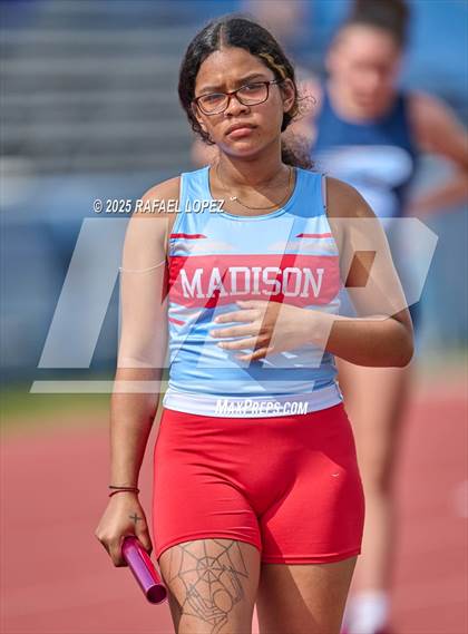 Thumbnail 2 in Dave Bethany Relays (4x400M) photogallery.