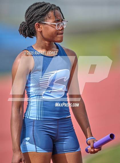 Thumbnail 3 in Dave Bethany Relays (4x400M) photogallery.