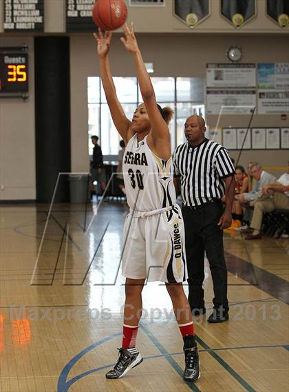 Thumbnail 2 in Serra vs. Cathedral Catholic (So Cal Holiday Classic) photogallery.