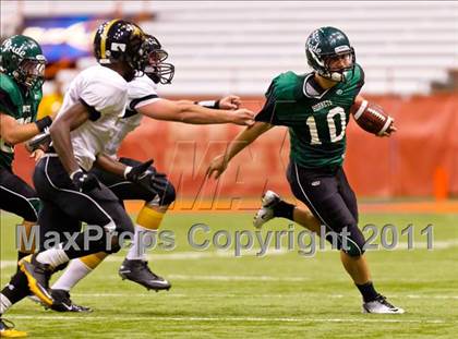 Thumbnail 3 in Fayetteville-Manlius vs. Corning (Syracuse Kickoff Classic) photogallery.