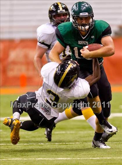 Thumbnail 2 in Fayetteville-Manlius vs. Corning (Syracuse Kickoff Classic) photogallery.