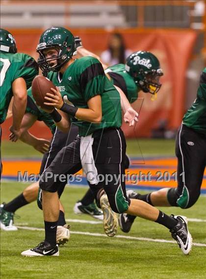 Thumbnail 2 in Fayetteville-Manlius vs. Corning (Syracuse Kickoff Classic) photogallery.