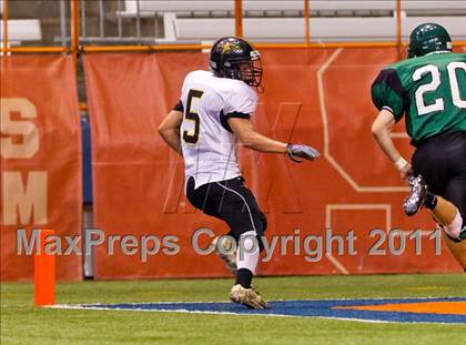 Thumbnail 3 in Fayetteville-Manlius vs. Corning (Syracuse Kickoff Classic) photogallery.