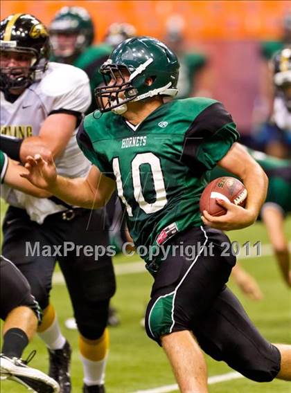 Thumbnail 3 in Fayetteville-Manlius vs. Corning (Syracuse Kickoff Classic) photogallery.