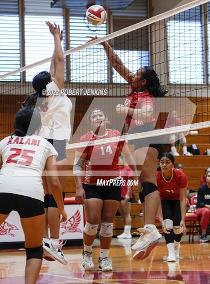 Thumbnail 2 in Kahuku @ Kalani photogallery.