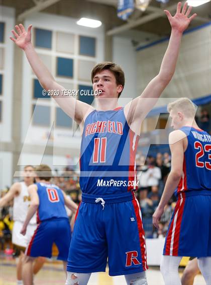 Thumbnail 2 in Richfield vs. Emery (UHSAA 3A Semifinal) photogallery.
