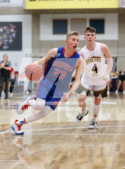 Thumbnail 3 in Richfield vs. Emery (UHSAA 3A Semifinal) photogallery.
