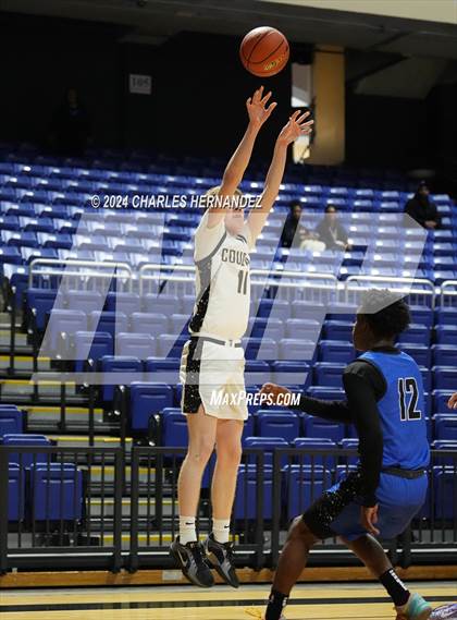 Thumbnail 2 in Cypress Creek vs. The Colony (Cy-Hoops Invitational) photogallery.