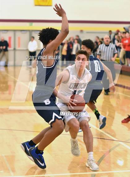 Thumbnail 2 in Bellarmine Prep vs. Union (WIAA District 3 Playoff) photogallery.
