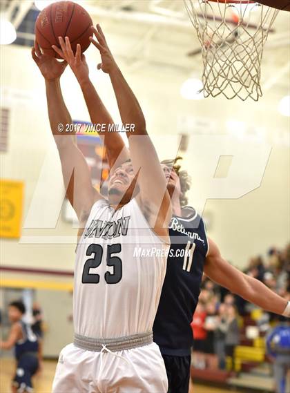 Thumbnail 1 in Bellarmine Prep vs. Union (WIAA District 3 Playoff) photogallery.