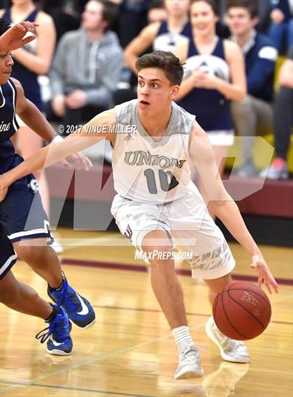 Thumbnail 3 in Bellarmine Prep vs. Union (WIAA District 3 Playoff) photogallery.