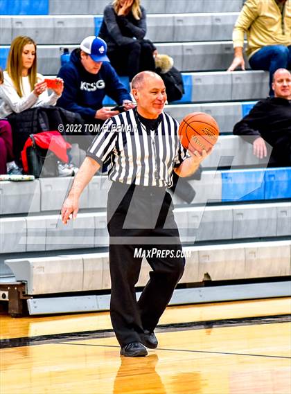 Thumbnail 1 in  Rockhurst @ Shawnee Mission East (Sophomore) photogallery.