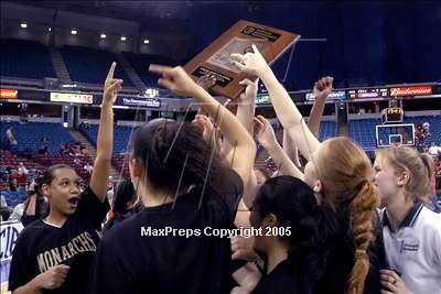 Thumbnail 1 in Archbishop Mitty vs. Carondelet (NorCal D2 Final)#1 photogallery.