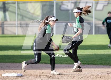 Thumbnail 2 in Notre Dame (SO) @ Granada Hills Charter photogallery.