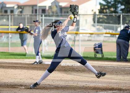 Thumbnail 2 in Notre Dame (SO) @ Granada Hills Charter photogallery.