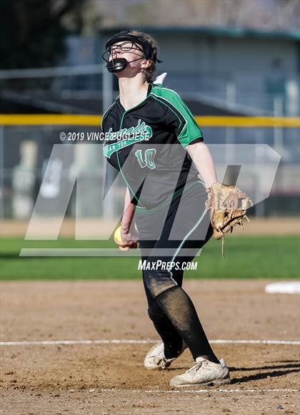 Thumbnail 2 in Notre Dame (SO) @ Granada Hills Charter photogallery.