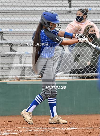 Thumbnail 1 in Somerset vs SA Roosevelt (NEISD Tournament) photogallery.