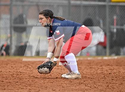 Thumbnail 2 in Somerset vs SA Roosevelt (NEISD Tournament) photogallery.
