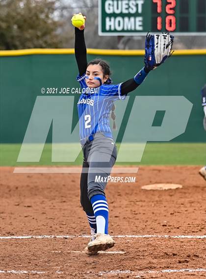 Thumbnail 3 in Somerset vs SA Roosevelt (NEISD Tournament) photogallery.
