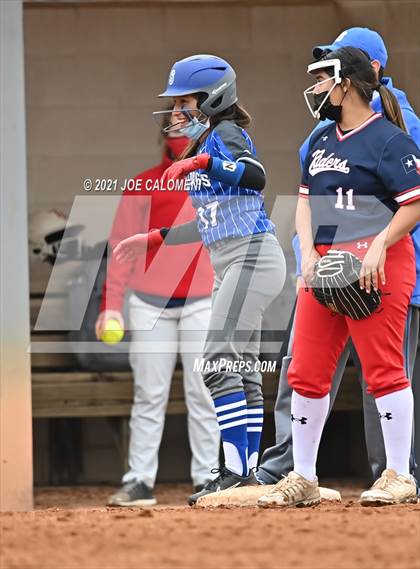 Thumbnail 2 in Somerset vs SA Roosevelt (NEISD Tournament) photogallery.