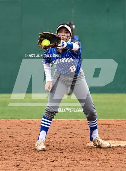 Thumbnail 3 in Somerset vs SA Roosevelt (NEISD Tournament) photogallery.