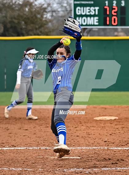 Thumbnail 1 in Somerset vs SA Roosevelt (NEISD Tournament) photogallery.