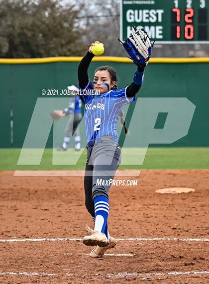 Thumbnail 2 in Somerset vs SA Roosevelt (NEISD Tournament) photogallery.