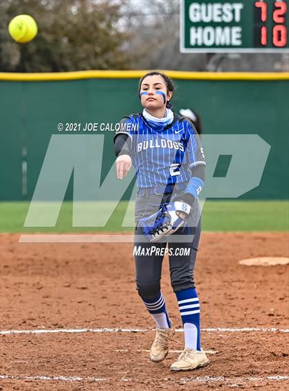 Thumbnail 3 in Somerset vs SA Roosevelt (NEISD Tournament) photogallery.
