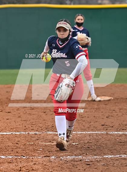 Thumbnail 1 in Somerset vs SA Roosevelt (NEISD Tournament) photogallery.