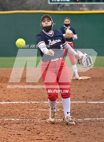 Thumbnail 3 in Somerset vs SA Roosevelt (NEISD Tournament) photogallery.