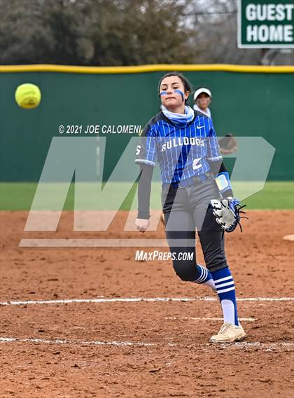 Thumbnail 1 in Somerset vs SA Roosevelt (NEISD Tournament) photogallery.