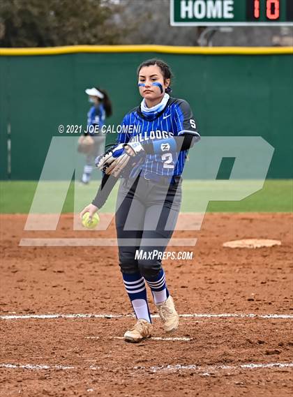 Thumbnail 2 in Somerset vs SA Roosevelt (NEISD Tournament) photogallery.