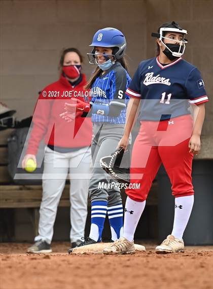 Thumbnail 1 in Somerset vs SA Roosevelt (NEISD Tournament) photogallery.