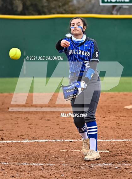 Thumbnail 2 in Somerset vs SA Roosevelt (NEISD Tournament) photogallery.