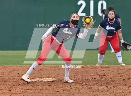 Thumbnail 1 in Somerset vs SA Roosevelt (NEISD Tournament) photogallery.