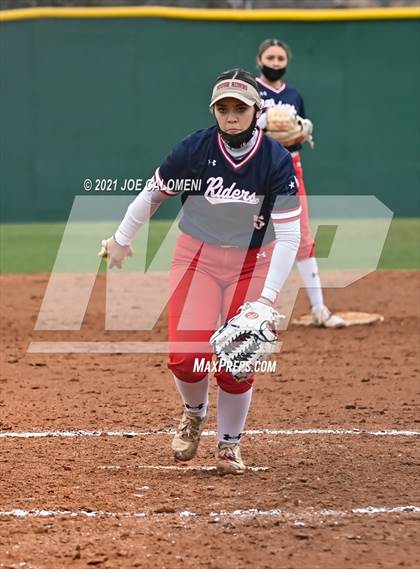 Thumbnail 2 in Somerset vs SA Roosevelt (NEISD Tournament) photogallery.