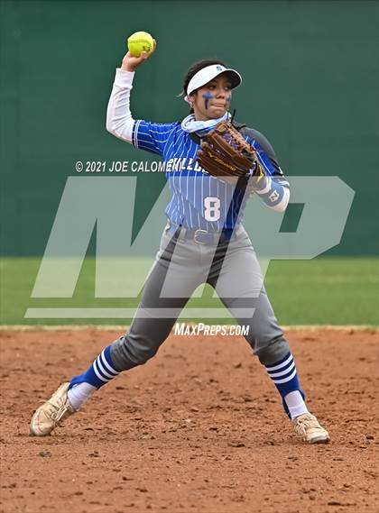 Thumbnail 2 in Somerset vs SA Roosevelt (NEISD Tournament) photogallery.