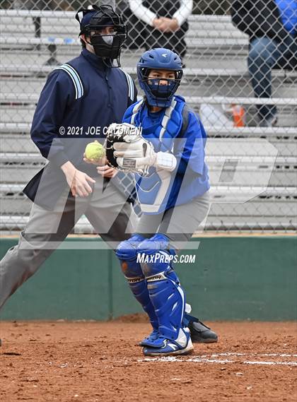 Thumbnail 2 in Somerset vs SA Roosevelt (NEISD Tournament) photogallery.