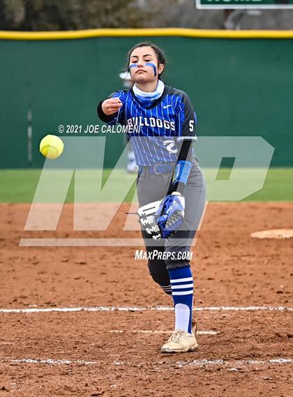Thumbnail 1 in Somerset vs SA Roosevelt (NEISD Tournament) photogallery.
