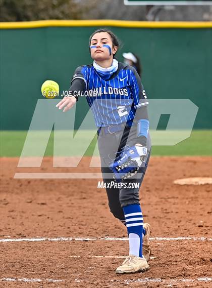 Thumbnail 1 in Somerset vs SA Roosevelt (NEISD Tournament) photogallery.
