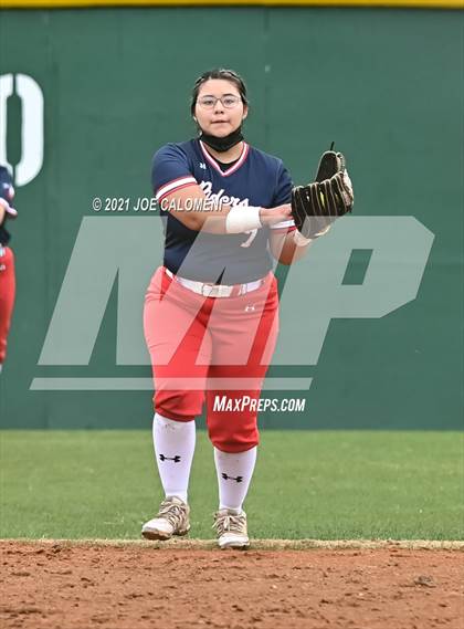 Thumbnail 2 in Somerset vs SA Roosevelt (NEISD Tournament) photogallery.