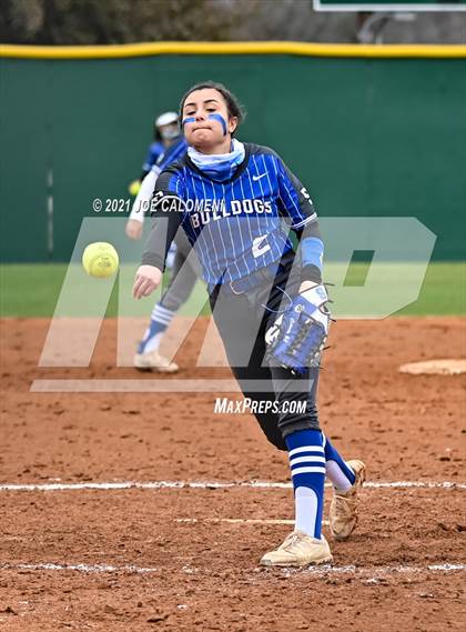 Thumbnail 2 in Somerset vs SA Roosevelt (NEISD Tournament) photogallery.
