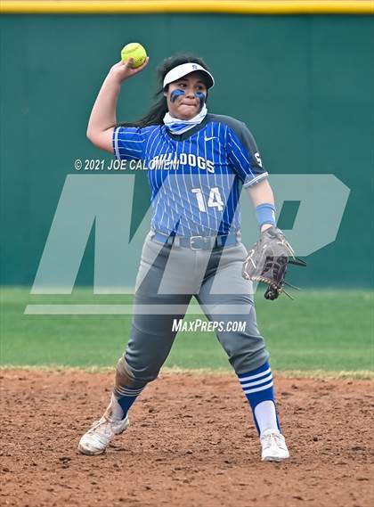 Thumbnail 1 in Somerset vs SA Roosevelt (NEISD Tournament) photogallery.