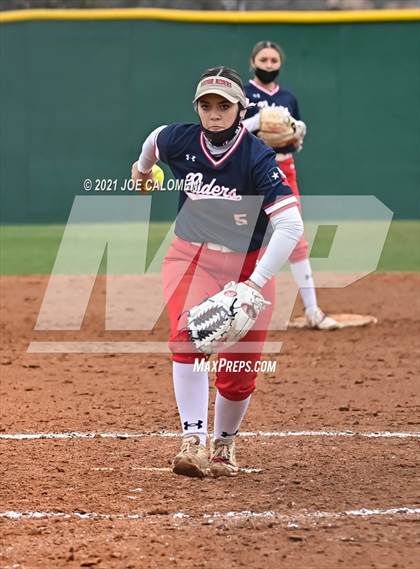 Thumbnail 3 in Somerset vs SA Roosevelt (NEISD Tournament) photogallery.